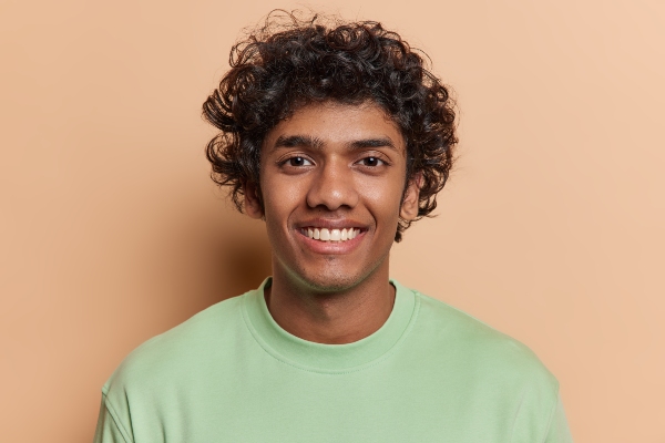 How A Cosmetic Dentist Uses Dental Bonding